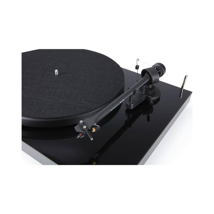 Pro-Ject DEBUT III PHONO SB BT | Table tournante - Bluetooth - Châssis MDF - Housse anti-poussière - Noir Piano-SONXPLUS St-Jean